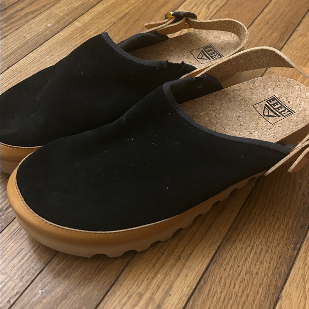 Woman’s 9 Reef Black Suede with Tan Leather Backstrap Clogs - Picture 2 of 4